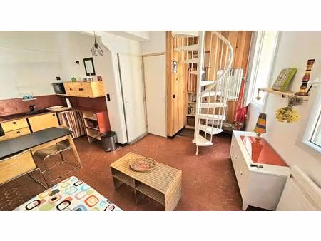 duplex au 1er étage dans une petite copropriété de 3 lots à claviers  var