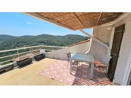 duplex de charme avec terrasse et balcon ? dernier étage d'une maison de village ? clavier