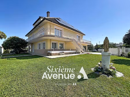maison pusignan 9 pièce(s) 305.96 m2