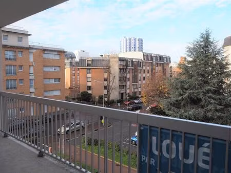 cergy préfecture - studio avec parking et cave