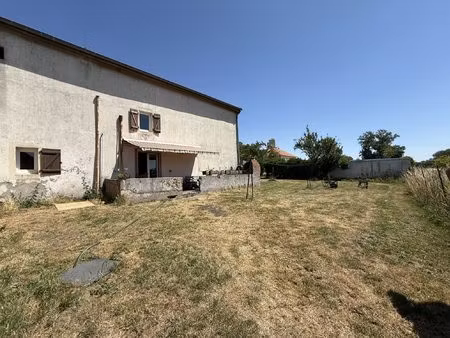 jolie maison de campagne avec sa grange attenante et son vaste t