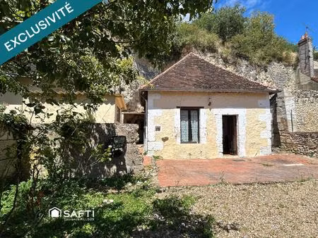 le charme insolite d'une maison semi-troglodyte