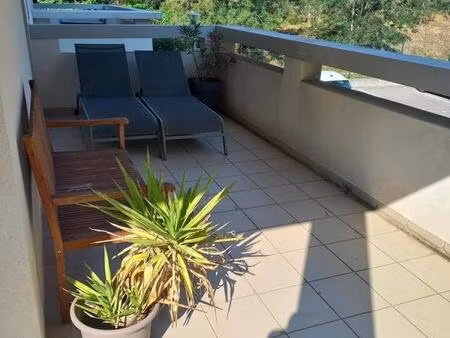 t3 dans résidence avec grande terrasse   garage double et parkin