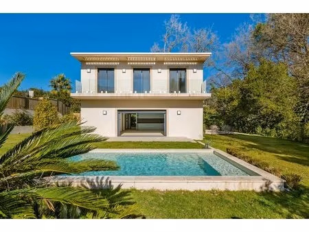 mougins - villa contemporaine neuve dans petit domaine privé