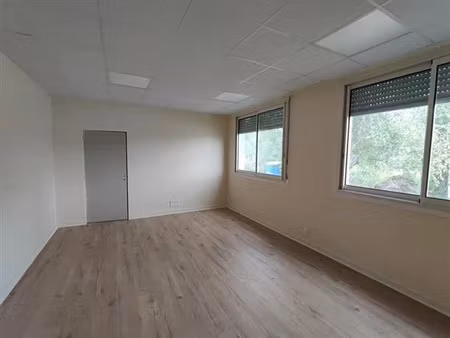 location bureau biard 245 m²