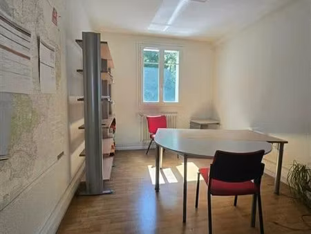 location bureau poitiers 272 m²