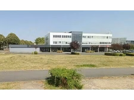 location commerce chasseneuil du poitou 400 m²