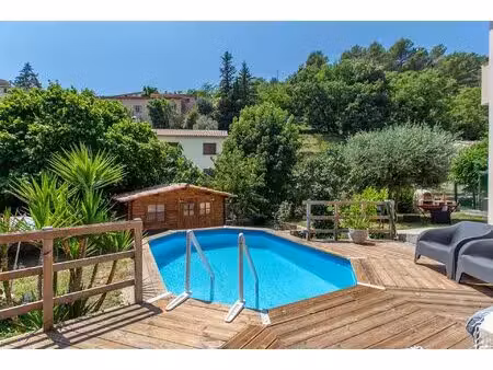 levens - maison familiale de 122 m² avec piscine  garage et nombreux stationnements