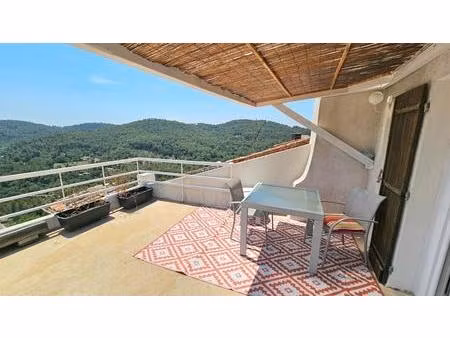 duplex de charme avec terrasse et balcon ? dernier étage d'une maison de village ? clavier