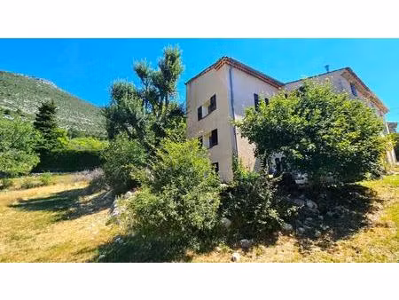 maison de caractère rénovée avec goût . vue panoramique . bargème (var)