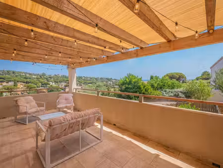 les issambres : appartement 3 pieces  entierement renove  terrasse spacieuse  proche...