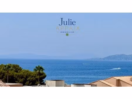 studio vue mer avec grande terrasse et garage