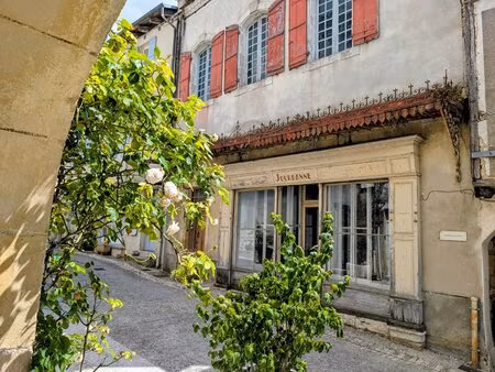 superbe maison de village à restaurer avec boutique  cour et garage dans la bastide de mon