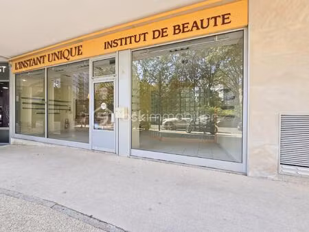 local d'activités de 73 m² à courbevoie