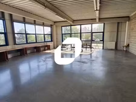 location local d’activités 2000m²