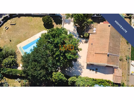 bagnols-en-forêt – villa plain-pied 105 m²  studio indépendant