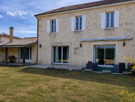 maison de ville 'bourgeoise' 245 m² pugnac
