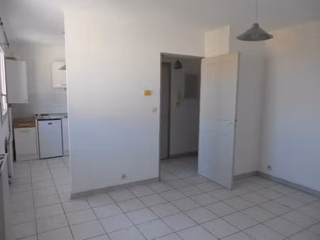 location appartement 1 pièce 24 m² à nîmes (30900)