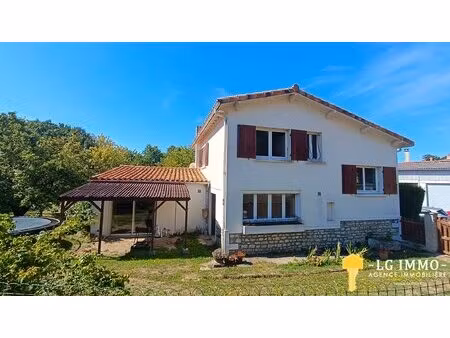 maison de bourg  4ch  studio  garages sur 971 m2 de terrain