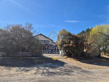 maison de 170m² avec dépendances  plusieurs hangars et box à chevaux