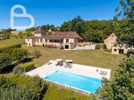 authentique maison quercynoise avec piscine sur un domaine de 11 5 hectares