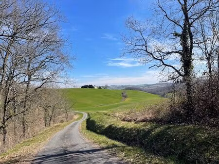 maison et grandes bâtiments agricoles  terrain 5000m2  vue pyrénées