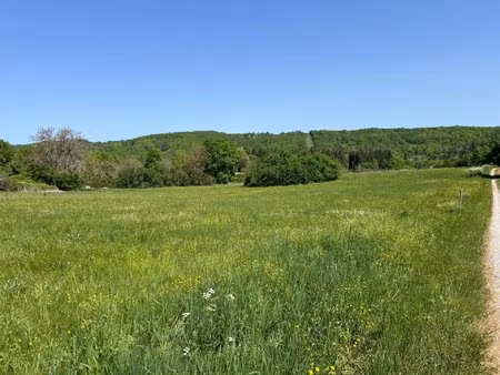 terrain constructible de 1735m²