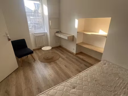 location meublée appartement 1 pièce 30 m² à lannion (22300)  389 €