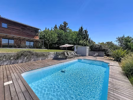 maison de luxe à louer dans le quartier granettes-jauberte-sainte anne