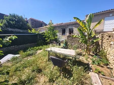 maison chateau arnoux 4 pièce(s) 100 m2 env avec dépendances et jardin