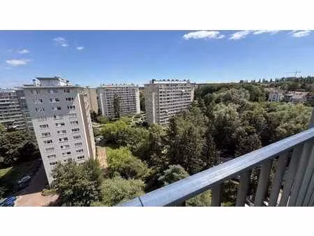 agréable studio situé au 12ème étage/13 + terrasse