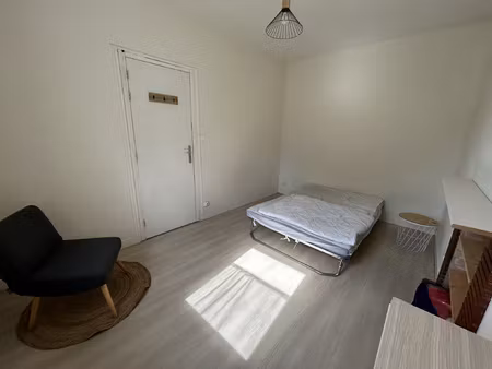 studio meublé avec terrasse lannion centre 339 eur cc/mois
