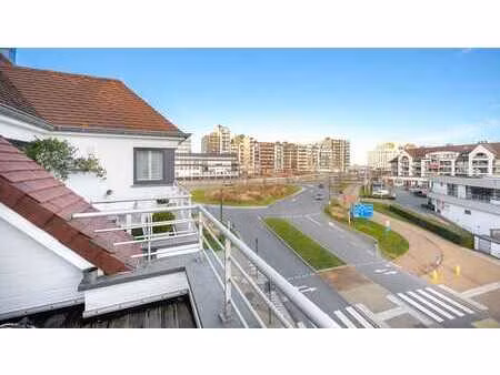 appartement sur le toit avec grandes terrasses dans un immeu