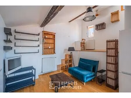 appartement atypique en dernier étage dans le centre ville historique