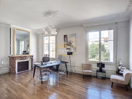 appartement f6 de caractère avec beaux volumes - centre vill