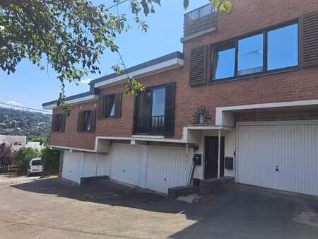 appartement 2 chambres avec terrasse et jardin