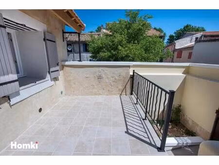 maison de village rénovée avec petite cour et terrasse – orgon