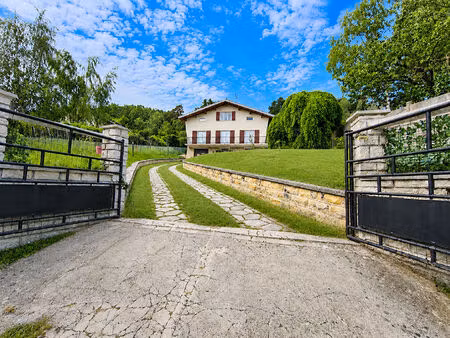 maison familiale  4 chambres et un terrain de 1500m2  proche bar-sur-aube