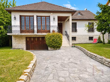 maison familiale 156 m² avec grand terrain de 700 m² à 5 min du centre-ville