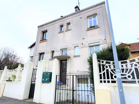 l'hay les roses - appartement de 22.10m2 loué meublé
