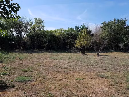 vente terrain 430 m² à mouriès (13890)  190 000 €