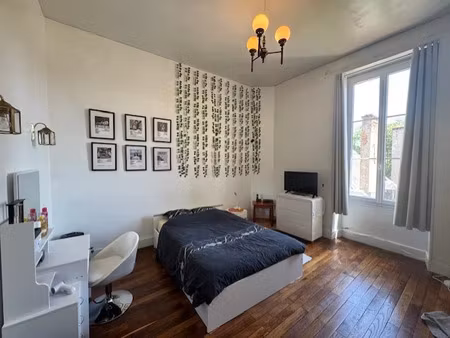 location meublée appartement 1 pièce 25 m² à saulgé (86500)  315 €