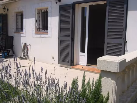 location appartement 2 pièces 43 m² à le muy (83490)  680 €