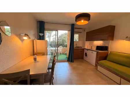 location meublée appartement 1 pièce 27 m² à saint-raphael (83700)  680 €