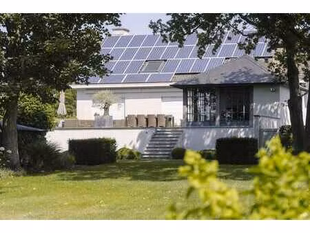 villa exclusive prête à emménager avec grand jardin à oostdu