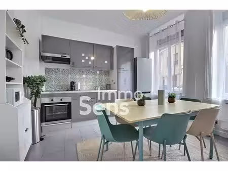 location meublée maison 5 pièces 82.89 m² à lille (59000)  1 300 €