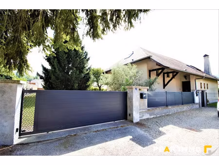 location maison 6 pièces 183 m² à rumilly (74150)  1 910 €