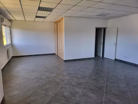 location locaux professionnels 44 m² à champagne (72470)  440 €