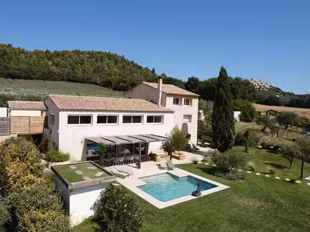 maison à vendre en provence proche aix en provence  avec vue et piscine. / exceptional pro
