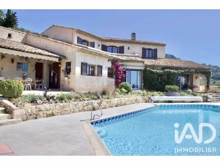 maison à cabris (06530)